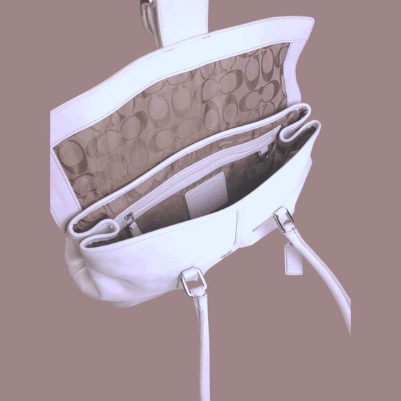 Vintage COACH Soho Satchel in white - Picture 12 of 14